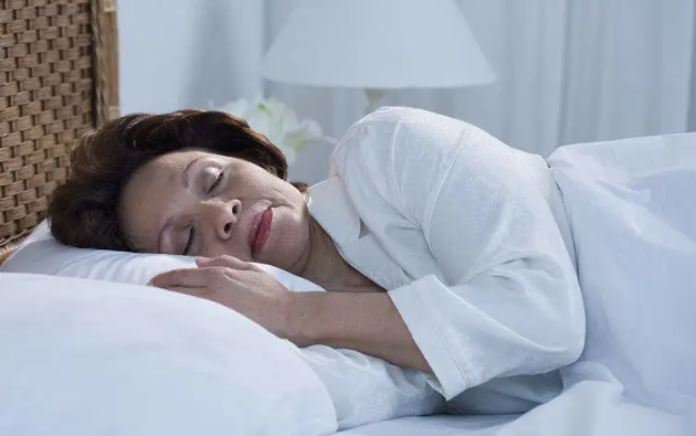 更年期出现失眠怎么办？如何安稳度过？